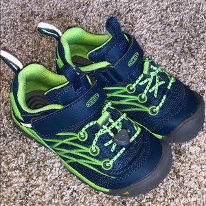 Like new toddler Keen hiking shoes - size 10.